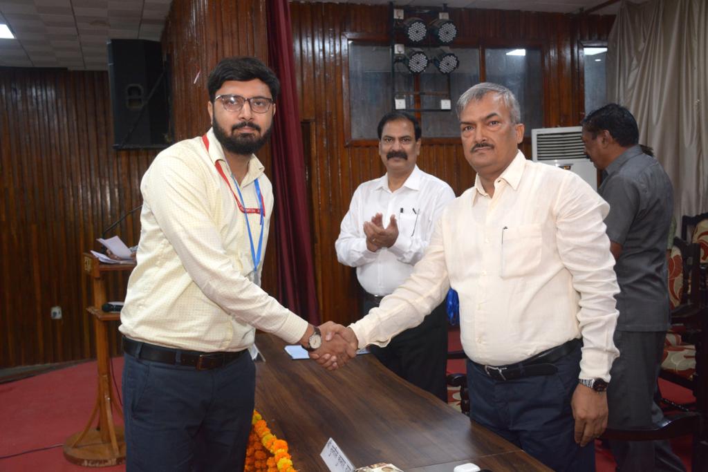 SaharanpurPTC's tweet photo. The participants of various sports, cultural &amp; training activities were awarded by Director @SaharanpurPTC at valedictory function of 393 batch of PA induction training.
@IndiaPostOffice @cpmgup @pmgbareilly @Sunilrai_IPoS https://t.co/Yg7m86AQwH