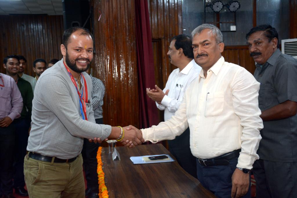 SaharanpurPTC's tweet photo. The participants of various sports, cultural &amp; training activities were awarded by Director @SaharanpurPTC at valedictory function of 393 batch of PA induction training.
@IndiaPostOffice @cpmgup @pmgbareilly @Sunilrai_IPoS https://t.co/Yg7m86AQwH