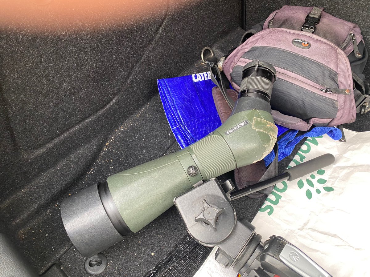 jonnam318's tweet photo. Found Swarovski scope and tripod by Oare car park at 1600 hrs. Please pm me if it is yours. https://t.co/qXMHrVWpci