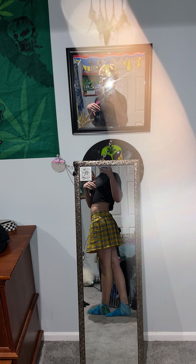 whybe04's tweet photo. I’ll be your slutty school girl. Don’t worry daddy. https://t.co/i0mFTPA8p2