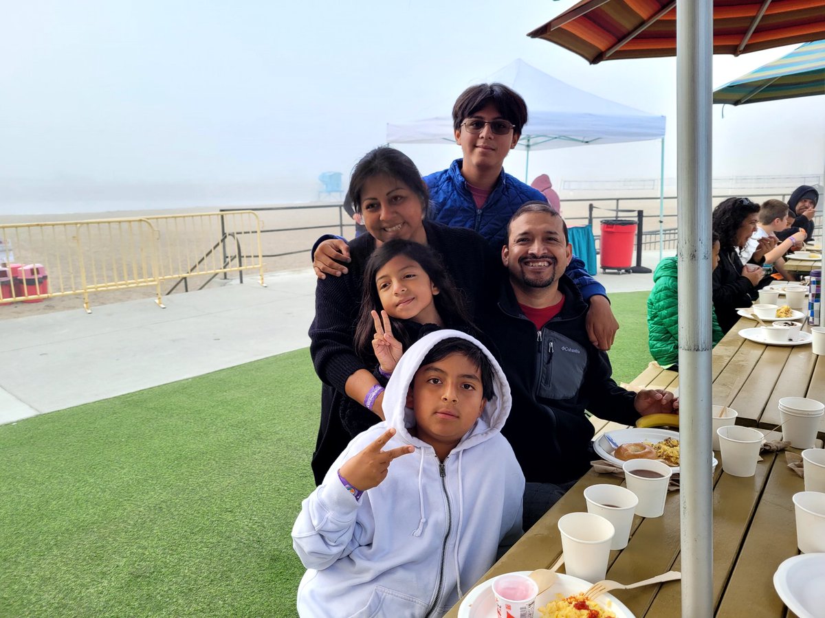 Good morning from the Boardwalk....Alianza in the house! <a href="/AlianzaStrong/">Alianza_Armadillos</a> <a href="/PajaroValleyUSD/">Pajaro Valley Unified School District</a> <a href="/beachboardwalk/">Santa Cruz Beach Boardwalk</a> Nice to meet you Monica and family!