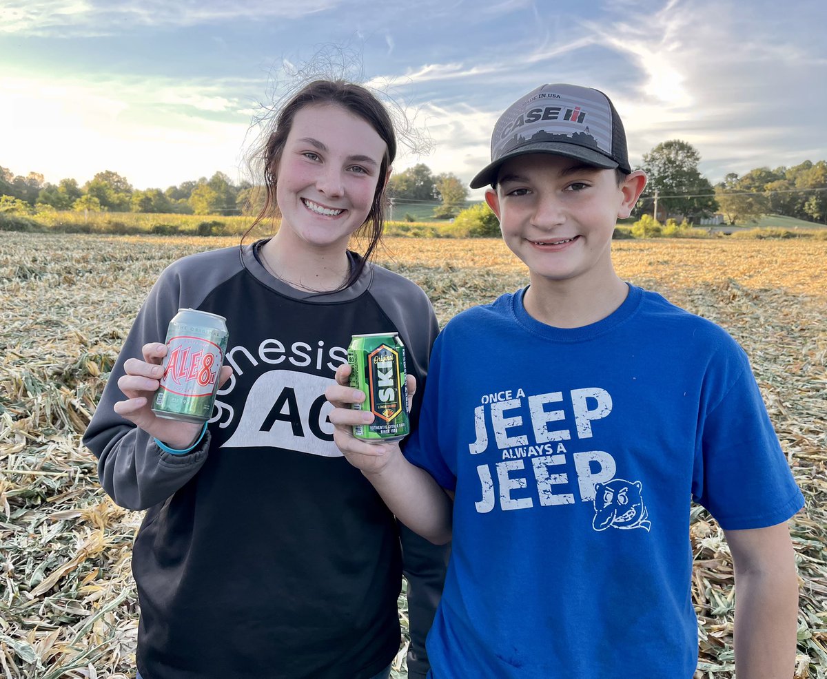 _shelbywright's tweet photo. The Kalb kids are staying caffeinated during #Harvest22! They need extra energy to harvest those large #DEKALB yields again this season! 😎💪🏻🌽
Are you team Ale 8 or Ski?
#WinningHasRoots #NextBushel #BayerUp
@bigyieldscorn @DKAS_SINKY https://t.co/ayRep1JlNH