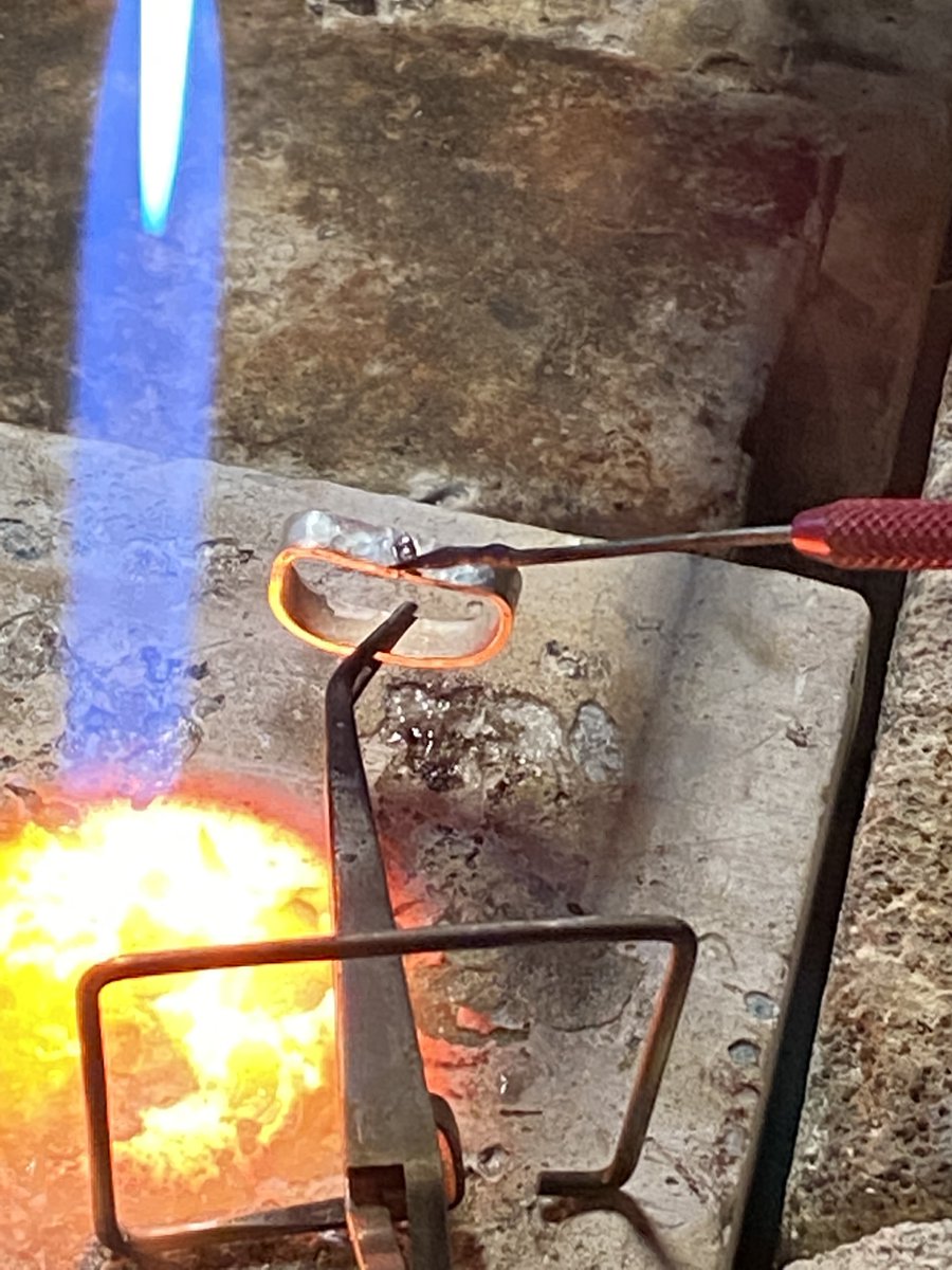 RochesterAFC's tweet photo. Weekends at Arc + Flame are 🔥🔥🔥

Heat up your ho-hum week with a weekend class at Arc + Flame! Classes in welding, blacksmithing, metalwork, jewelry making, and more! View classes at https://t.co/mKdz6Qx45k

#welding #blacksmithing #jewelrymaking #rochesterny #rocny #upstateny https://t.co/V4vZTd5W9D