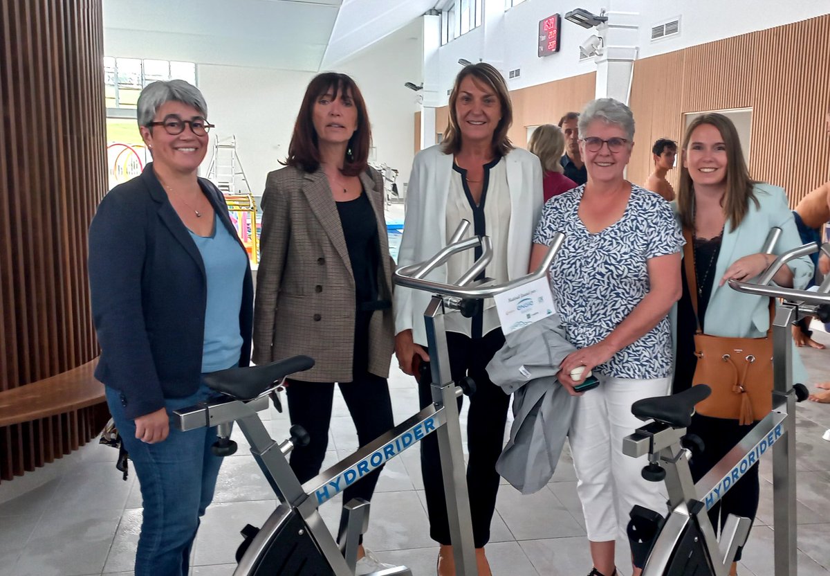 Alexand_Boucher's tweet photo. En direct pour l'inauguration de la nouvelle piscine à Yssingeaux avec les élus et collaborateurs @CA_LHL 
Très belle réalisation avec un complexe de qualité au profit des habitants du territoire et de la pratique des sports en bassin
#utilité #proximité https://t.co/51Jja0kTOO