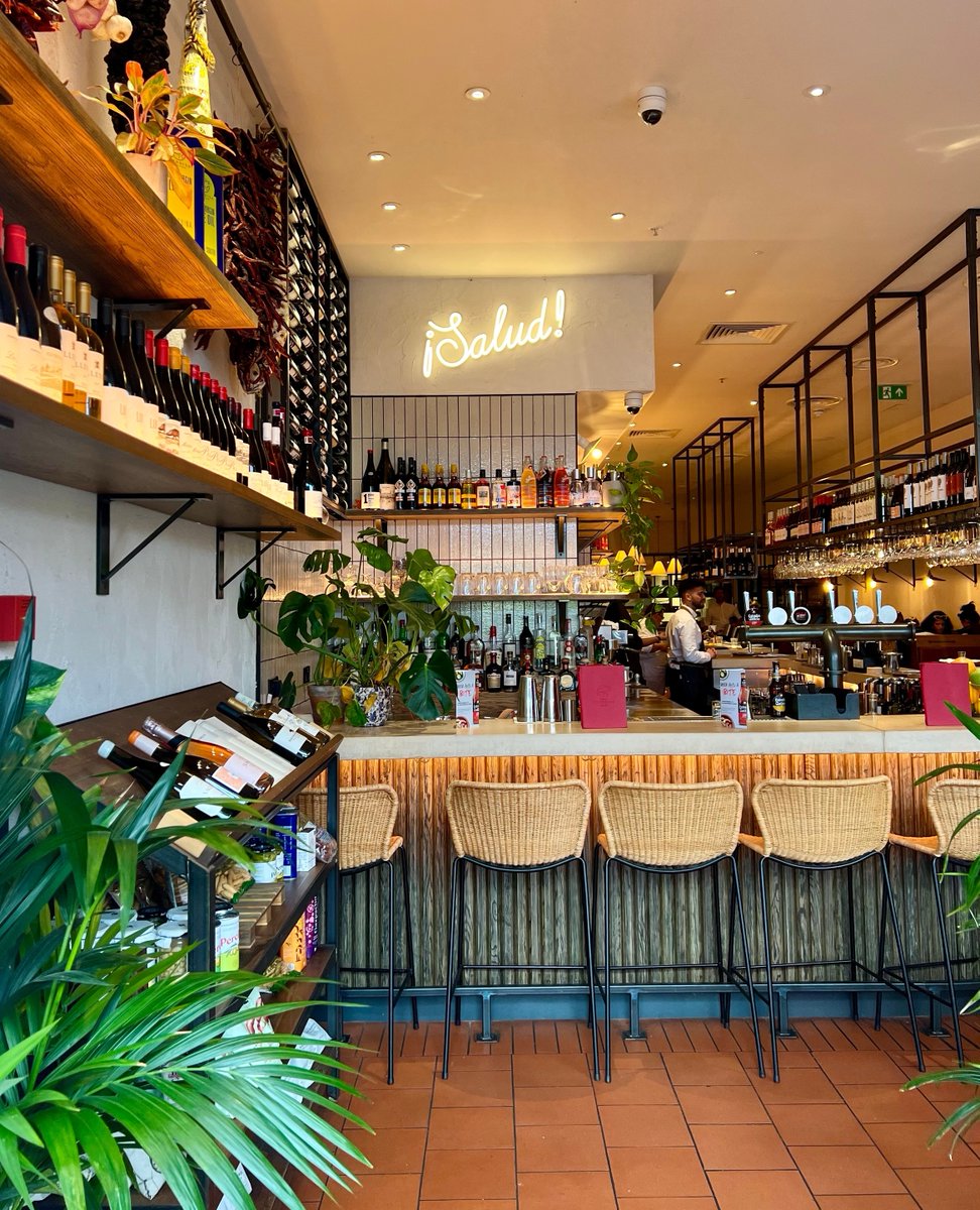 BatterseaPwrStn's tweet photo. Salud! Bar goals at Tapas Brindisa Battersea 🍷 

#BatterseaPowerStation #Brindisa #TapasBrindisa #Tapas #Weekend #BarGoals #Cocktails https://t.co/49e6iDZP0G