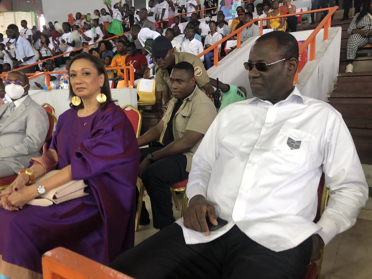 FRemarck13's tweet photo. S.E.M le PM et chef du @Gouvci @ACHIPatrick4  @ACHIPatrick4 me fait l'honneur de le représenter à la finale de #Varietoscope 2022 sur le thème " Côte d'Ivoire Solidaire" #RTIinfo en direct sur @RTIOfficiel . Que de talents en #CIV225!!!👏👏
#MIN_CF 
#culture
#FrançoiseRemarck https://t.co/u9DH3eLrll