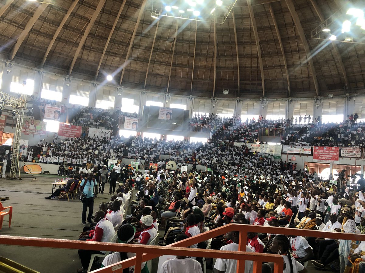 FRemarck13's tweet photo. S.E.M le PM et chef du @Gouvci @ACHIPatrick4  @ACHIPatrick4 me fait l'honneur de le représenter à la finale de #Varietoscope 2022 sur le thème " Côte d'Ivoire Solidaire" #RTIinfo en direct sur @RTIOfficiel . Que de talents en #CIV225!!!👏👏
#MIN_CF 
#culture
#FrançoiseRemarck https://t.co/u9DH3eLrll