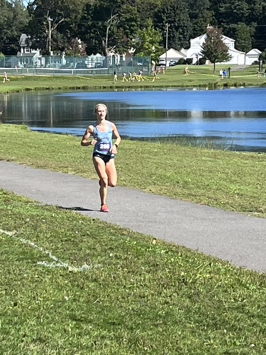 URIWXCTF's tweet photo. Nice team win at today’s @CCSUTrack Ted Owen Invitational. @sofpiccone leads the way finishing 2nd overall. Corina 9th, Molly 10th, @madeline_till2 11th & @TurgeonLindsay 15th round out our top 5! #GoRhody https://t.co/ydTVue0t5v