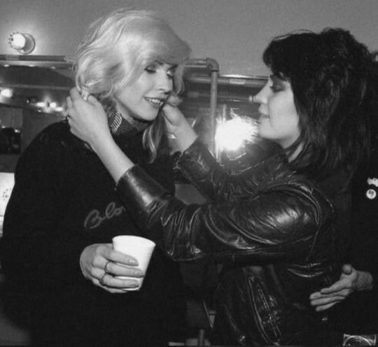 PunKandStuff's tweet photo. Debbie Harry and Joan Jett - Photographed by Donna Santisi in 1978. https://t.co/Xa4DvTFoaW