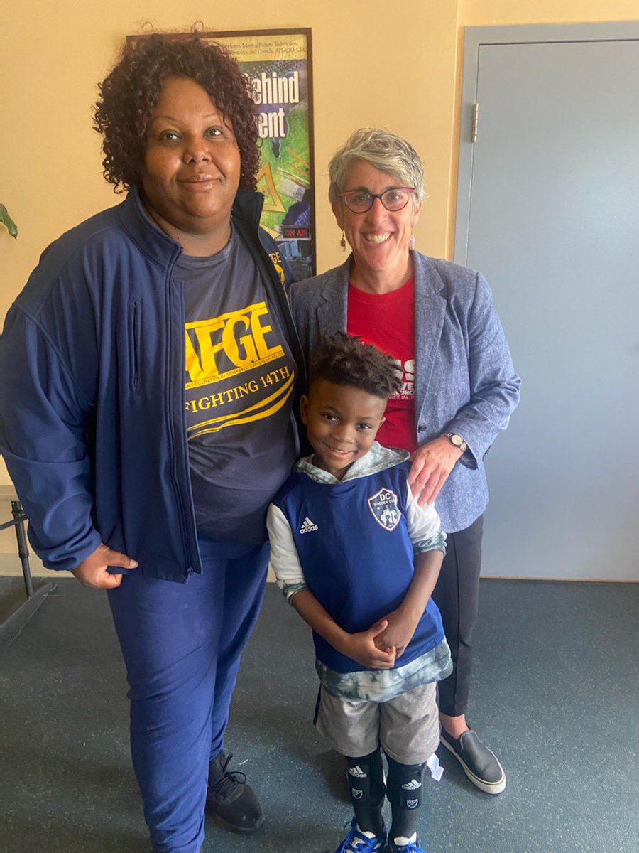 tweetelissa's tweet photo. Thank you to Tameka & Carter of @AFGENational Local 14 & members of @UFCW400 for canvassing! After launching these great door knockers I joined Joe of @NationalNurses at Brookland Farmers Market to talk to voters & future voters! https://t.co/JIq4FJydQS