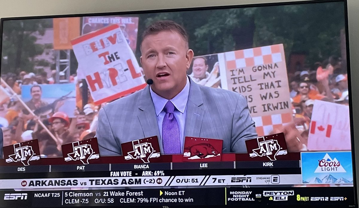BarstoolUA's tweet photo. Bulletin board material https://t.co/MUERpWlRtJ