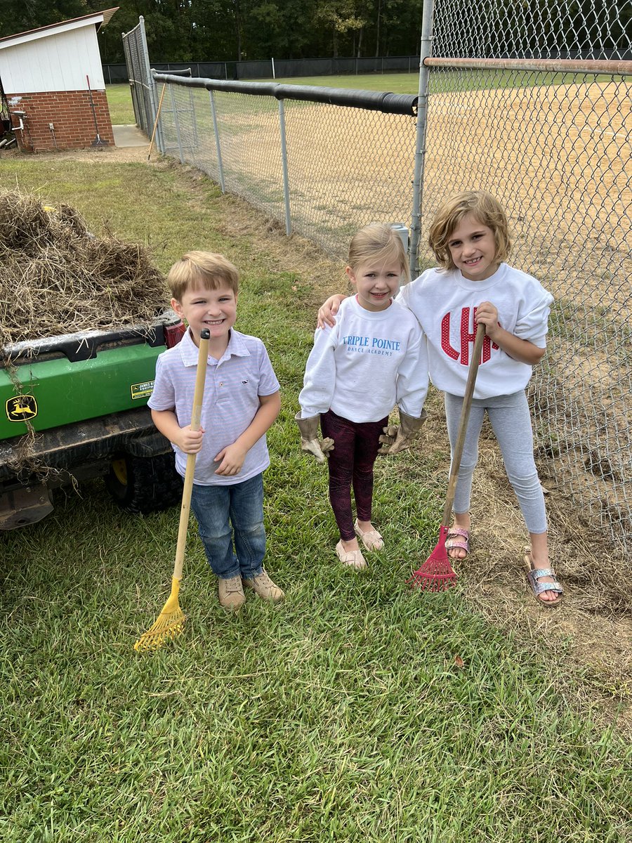 c_williamson2's tweet photo. We had the sweetest little helpers at our first JSW Clean-Up Day of the year! 🧹The future of JSW and Goldston is bright with these young leaders! 🫶 https://t.co/ucmGzuE21w