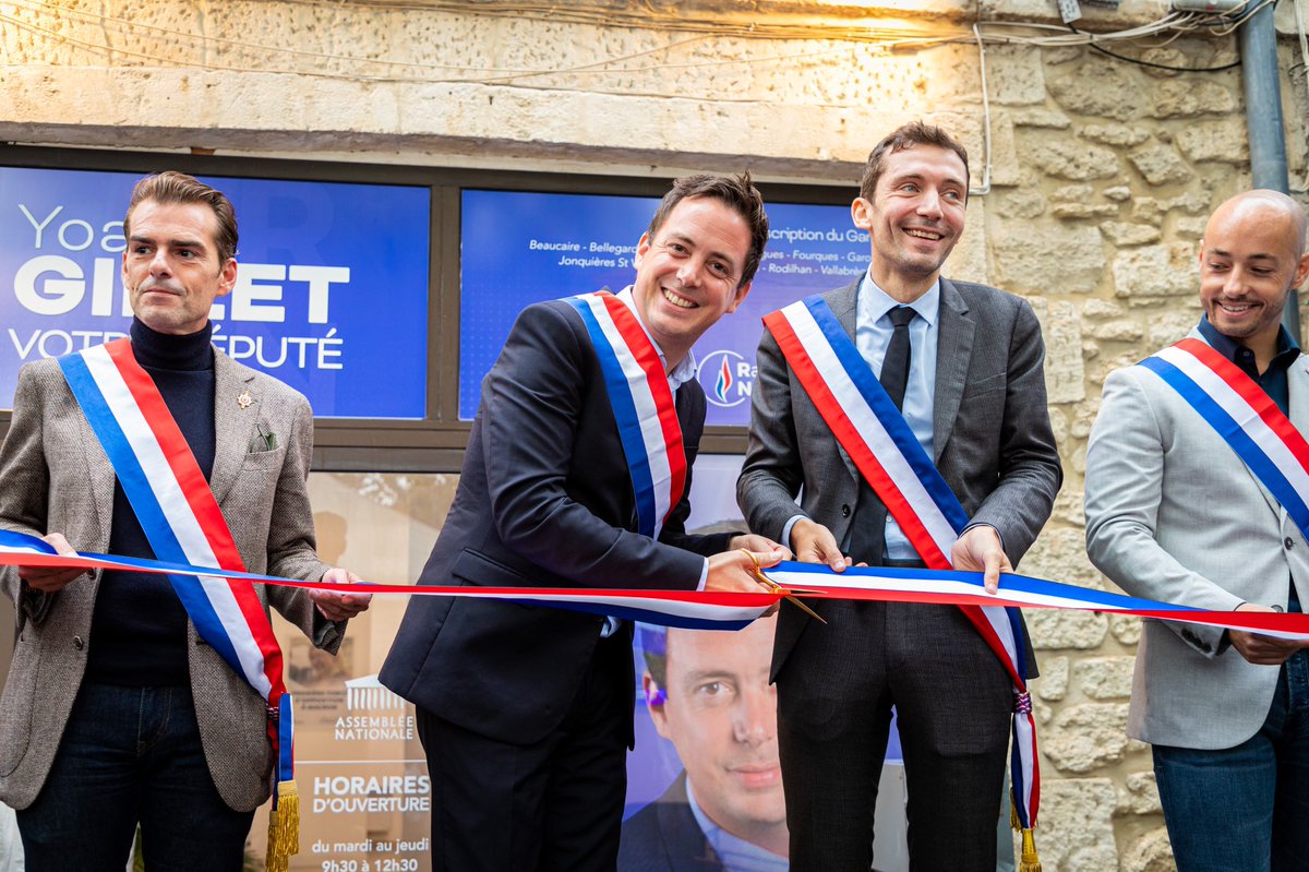 YoannGillet30's tweet photo. Inauguration pluvieuse, inauguration heureuse 😉

J’ai inauguré, ce midi, ma permanence parlementaire à Beaucaire aux côtés de M. le Maire @jsanchez_rn et de mes collègues @BaubryR et E. Tache de la Pagerie.

 Merci à tous 🙏 https://t.co/dpRGE0muxf