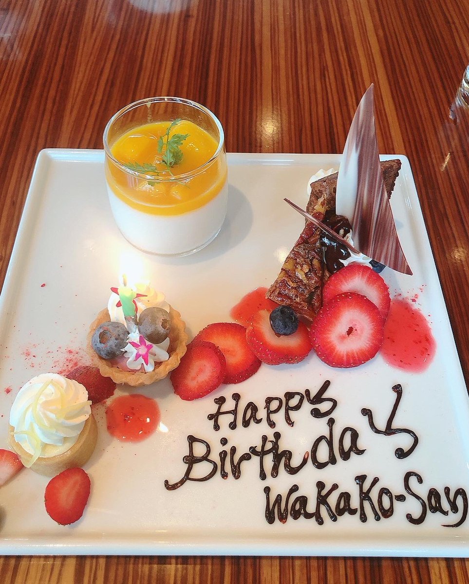 wakako0919's tweet photo. #お誕生日
#お祝い
#ありがとうございました
#感謝
#justymodels
#やまなし大使
#勝島和歌子
#みんな　で
#お食事
#ハンバーガー
#ポテトフライ
#ビシソワーズ
#キャロットケーキ
#バースデープレート 
#とても美味しかった　
#zinkato さん
#ワンピース
#東京アメリカンクラブ
#バースデー
#ランチ会 https://t.co/biou9D2aaN