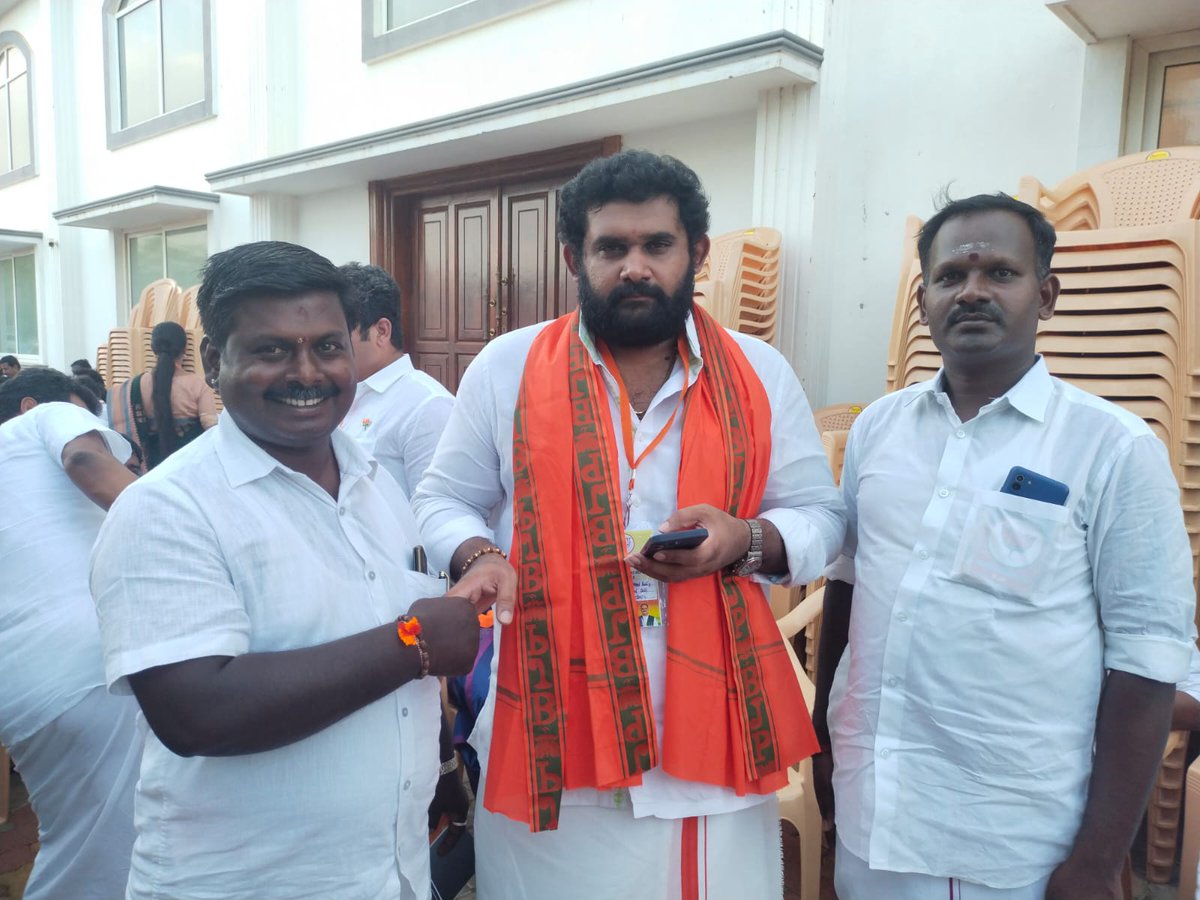 SureshbjpDgl's tweet photo. தமிழக விளையாட்டுப் பிரிவினுடைய தலைவர் அண்ணன் அமர்த்திரசாத் ரெட்டி அவர்களுடன் காரைக்குடியில் சந்திப்பு https://t.co/kfltF7miqw