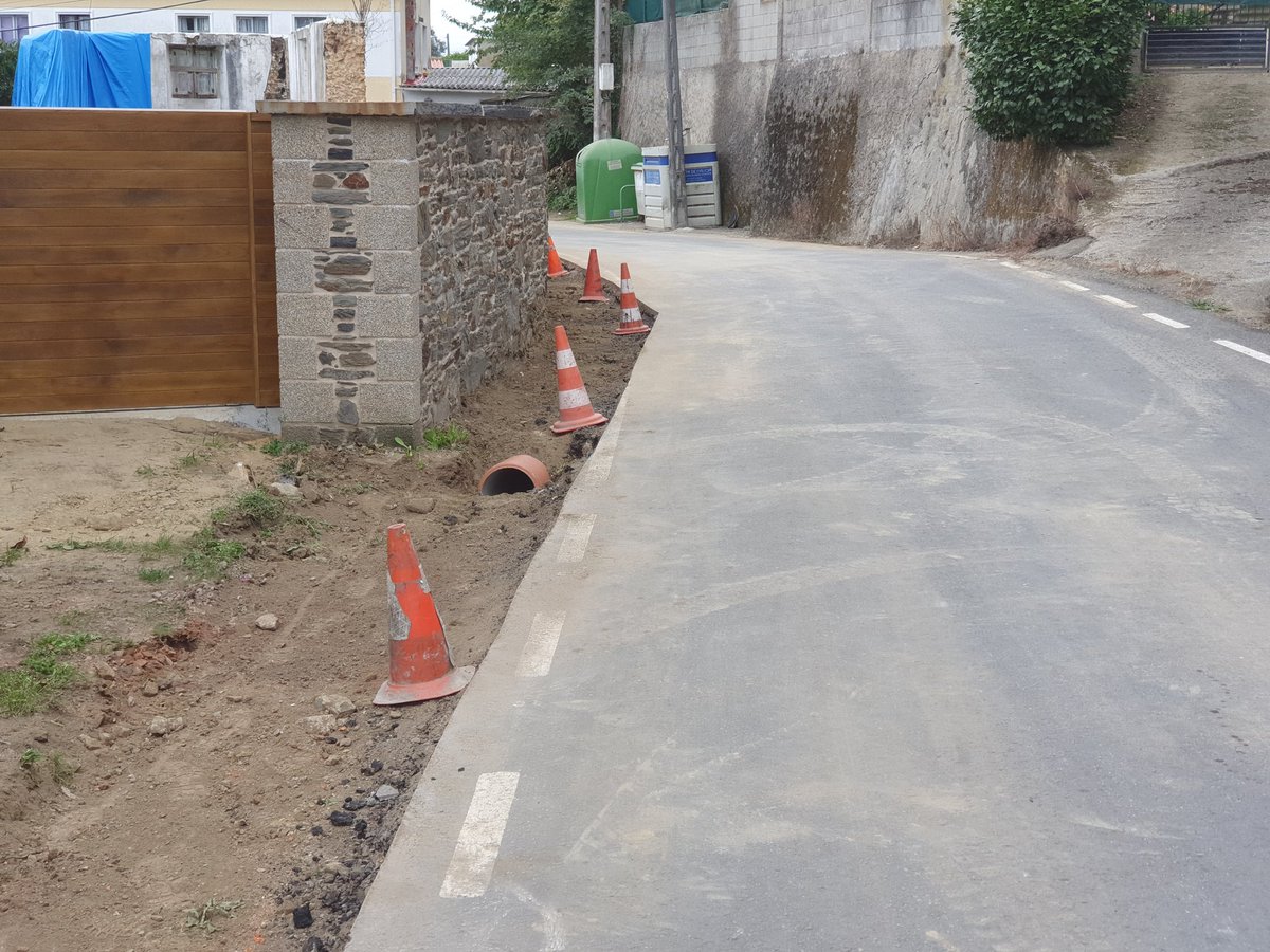 Mvfaraldo's tweet photo. Iniciamos obras 2ª fase corredor peatonal en #Viadeiro #Castro @ConcelloMino
Actuación cofinanciada por @ConselleriaCultura a petición gobierno local en marco mejoras #Caminoinglés

#Miñotenpresente #Miñoéfuturo #EnCaMiño #MiñoAvanza https://t.co/yUQYjZPMWy