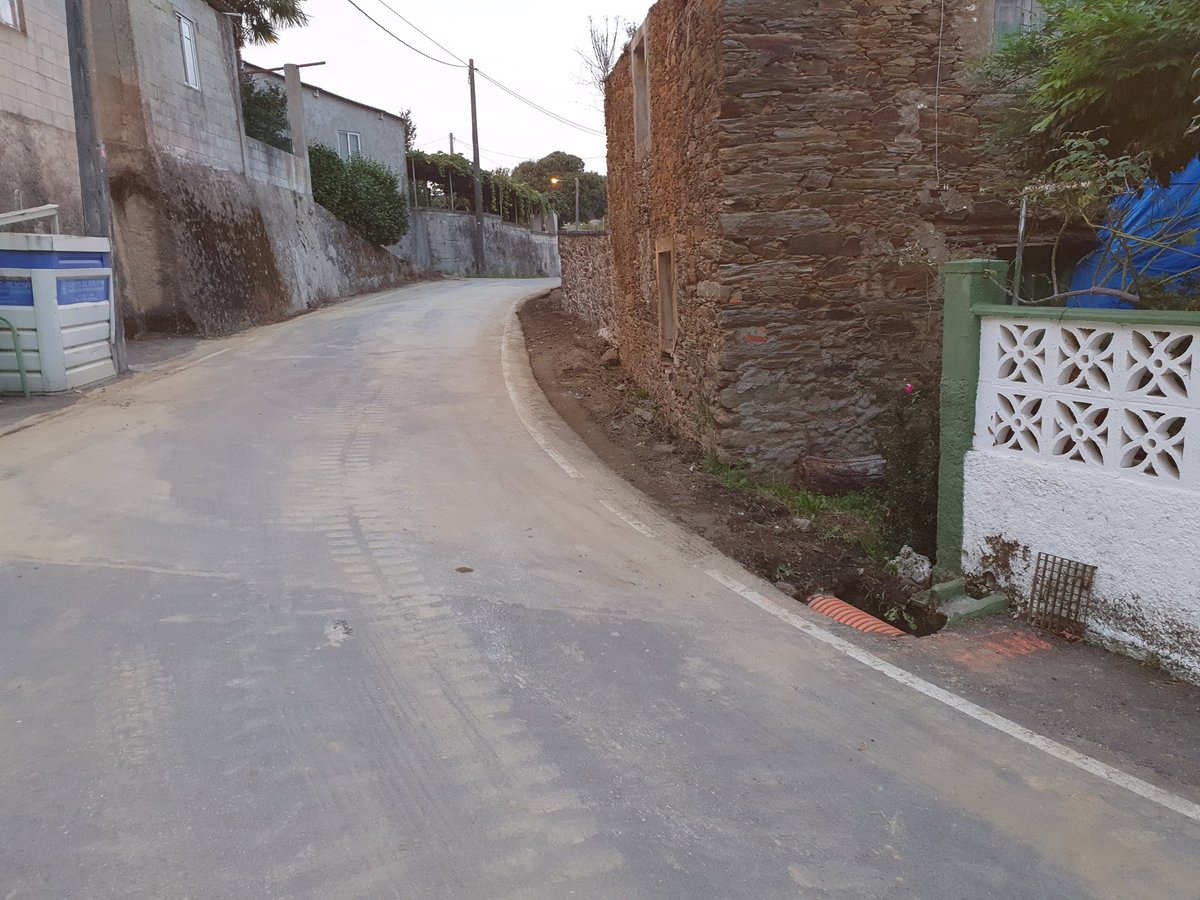 Mvfaraldo's tweet photo. Iniciamos obras 2ª fase corredor peatonal en #Viadeiro #Castro @ConcelloMino
Actuación cofinanciada por @ConselleriaCultura a petición gobierno local en marco mejoras #Caminoinglés

#Miñotenpresente #Miñoéfuturo #EnCaMiño #MiñoAvanza https://t.co/yUQYjZPMWy