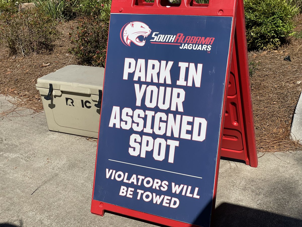 SouthAlabamaFGO's tweet photo. Game Day Reminder:  As you come to watch @SouthAlabamaFB be sure you look at signage placed to help you navigate the area near and around campus. Plan extra time today as we are expecting a near capacity crowd.  @SouthAlabamaAD @SouthAlabama https://t.co/ZFLVvE138j