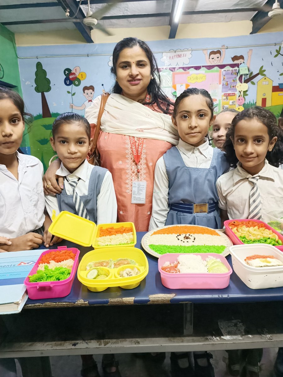 Celebration of Anniversary of Deshbhakti Curriculum is on full swing in Delhi Govt. Schools.

#Day 6 Activity in class 3rd.
Primary class students brought their lunch food items in tricolour of Tiranga <a href="/Dir_Education/">DIRECTORATE OF EDUCATION Delhi</a> <a href="/PbpandeyB/">B P Pandey</a> <a href="/Amit1983sh/">Amit Sharma</a>
