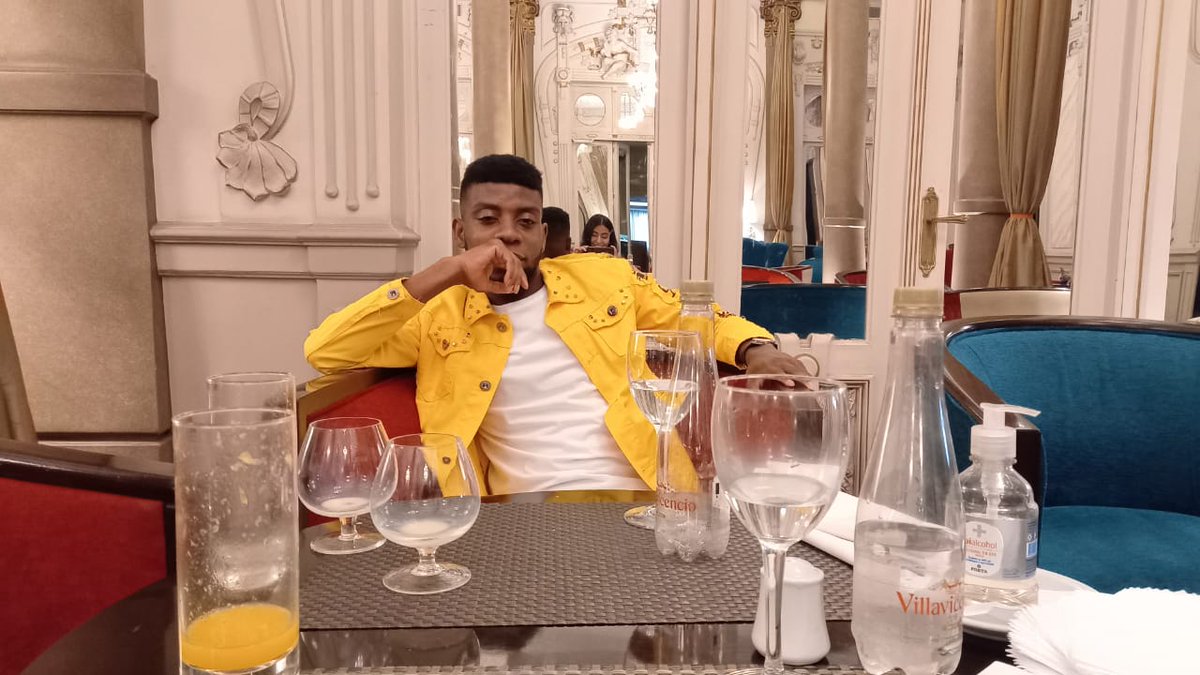 LucksonRalph's tweet photo. M se moun tt tan blesi yo ap sikatrize, m bliye moun kite enflije yo. Konsa m chaje sikatris san pèsòn pou blame,m aprann fè de sa m sibi yon zouti pou raple m m pa pafè, raple m tou batay m genyen e tt mak yo kite pou mw, men nan yon zouti pou kreye ni atize rayisman pasi  pa la https://t.co/IweJjDvcqB