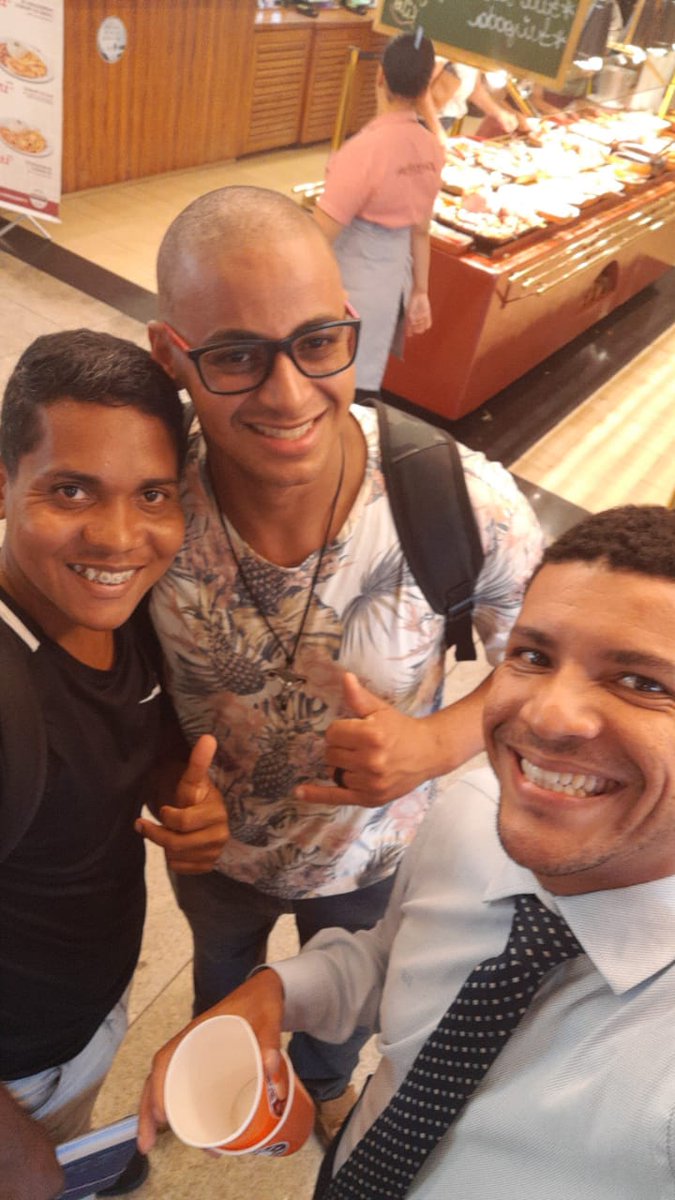 Novinpass112's tweet photo. @PegacaoVix Já mamei esse roludo de óculos lá! O de blusa preta tb é roludo. https://t.co/PpVWlpEIML