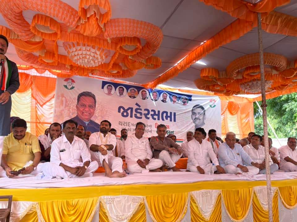 AmirambhaiAshal's tweet photo. આજે થરાદ મુકામે થરાદના ધારાસભ્ય ભાઈશ્રી @GulabsinhRajput વિસ્તારના ૧૦ જેટલા વિવિધ પ્રશ્નોનું નિરાકરણ માટે ઉપવાસ આંદોલન તા-૧૮/૯/૨૦૨૨ ના રોજ પ્રાંત કચેરી પાસે કરેલ, તેના પારણા માટે @INCGujarat ના પ્રમુખશ્રી @jagdishthakormp સાહેબ તેમજ સમગ્ર બનાસકાંઠાના તમામ ધારાસભ્યો અને (૧/૨) https://t.co/xh2KRUoL1r