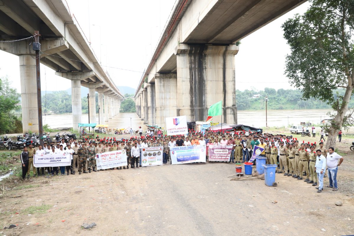 rp627450's tweet photo. It's all about.. Today.. We went to Tilwara ghat for #punitsagarabhiyaan #SRIT4MPCTRNCC
And we all clean the river ... With our,
PI staff, ANO sir, Seniors, And all NCC cadets.
@HQ_DG_NCC 
By the order of @Dr.pradeep dubey sir
@PIstaff 
JAL HAI TO KAL HAI
🇮🇳JAIHIND🇮🇳 https://t.co/fHdR0pf12h