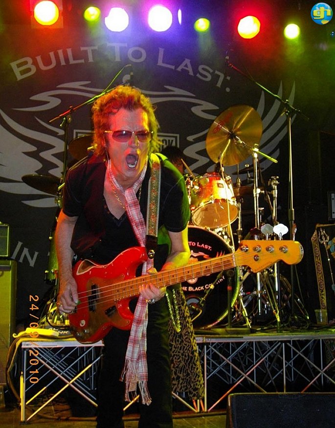 GH_Tourography's tweet photo. #OnThisDay in 2010, Glenn Hughes @glenn_hughes played LIVE @thepicturedrome in Holmfirth, UK 🇬🇧 #GlennHughes https://t.co/yaO02mY0iz