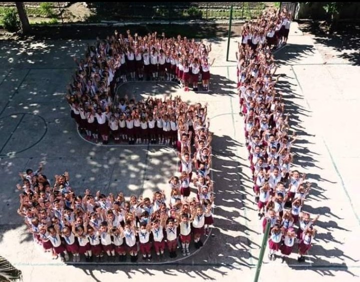ValeValiente2's tweet photo. Los q dicen NO porque en las escuelas enseñarán a ser homosexuales. Porque van a quitarle los hijos a los padres. Por el sistema electroenergético. Ojalá q por ignorancia nunca se vean en situación de desamparo legal. Y se arrepientan de no haber dicho #CódigoSÍ. #YoVotoSi https://t.co/KaNtqfiK9f