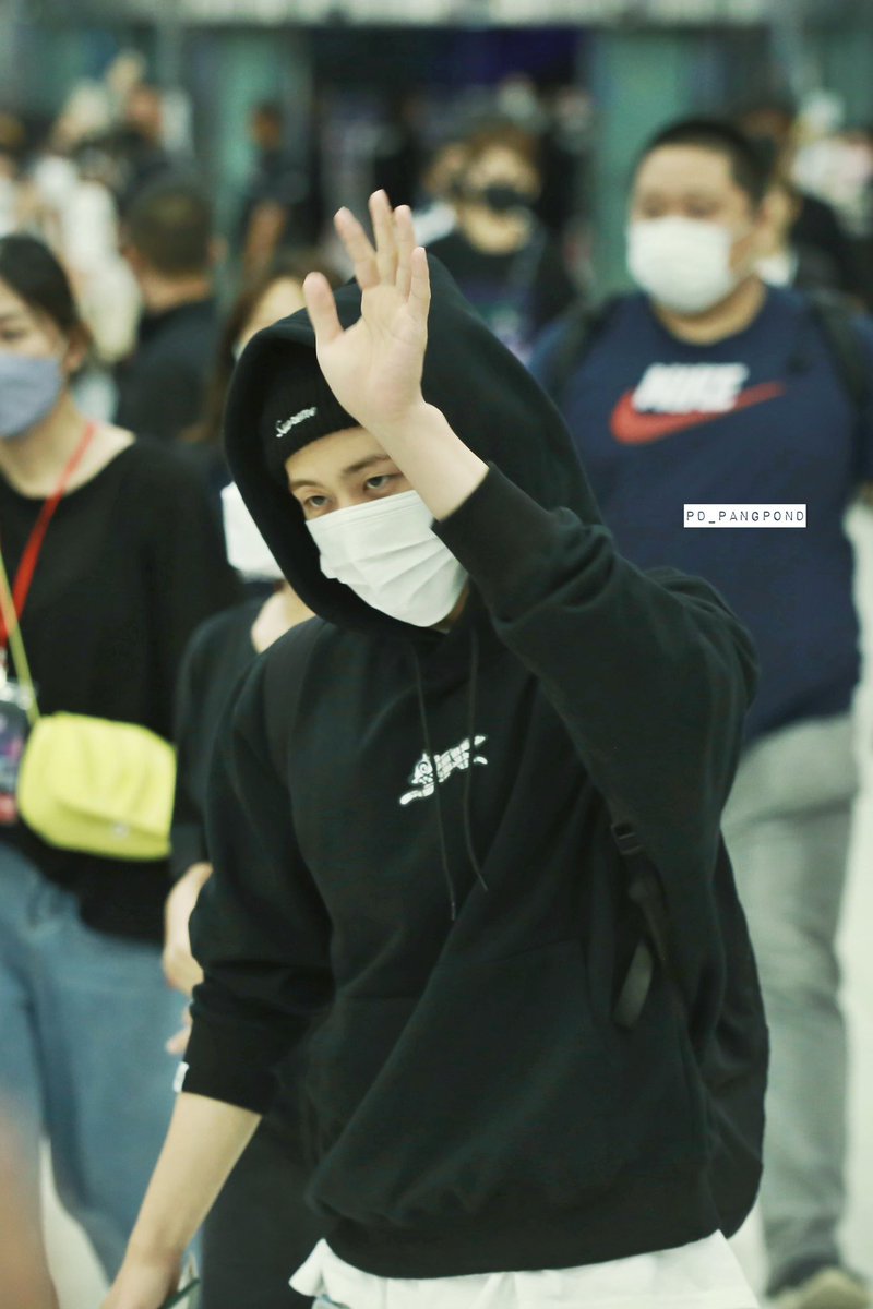 pd_pangpond's tweet image. bye bye นะคับ ต๋าาาา ~~ 💚

#LALAPA_K_CONCERT
#ThailandHasBI_AGAIN 
#HANBIN #BI #KIMHANBIN
@shxx131bi131