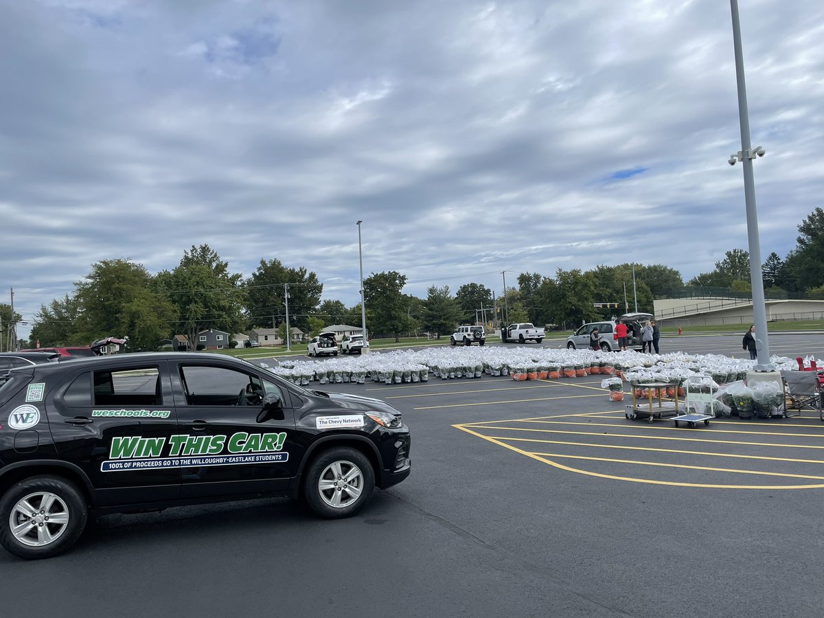 We have 903 mums ready for pick up in the Longfellow parking lot! Come pick up anytime from NOW until before 3:00pm!