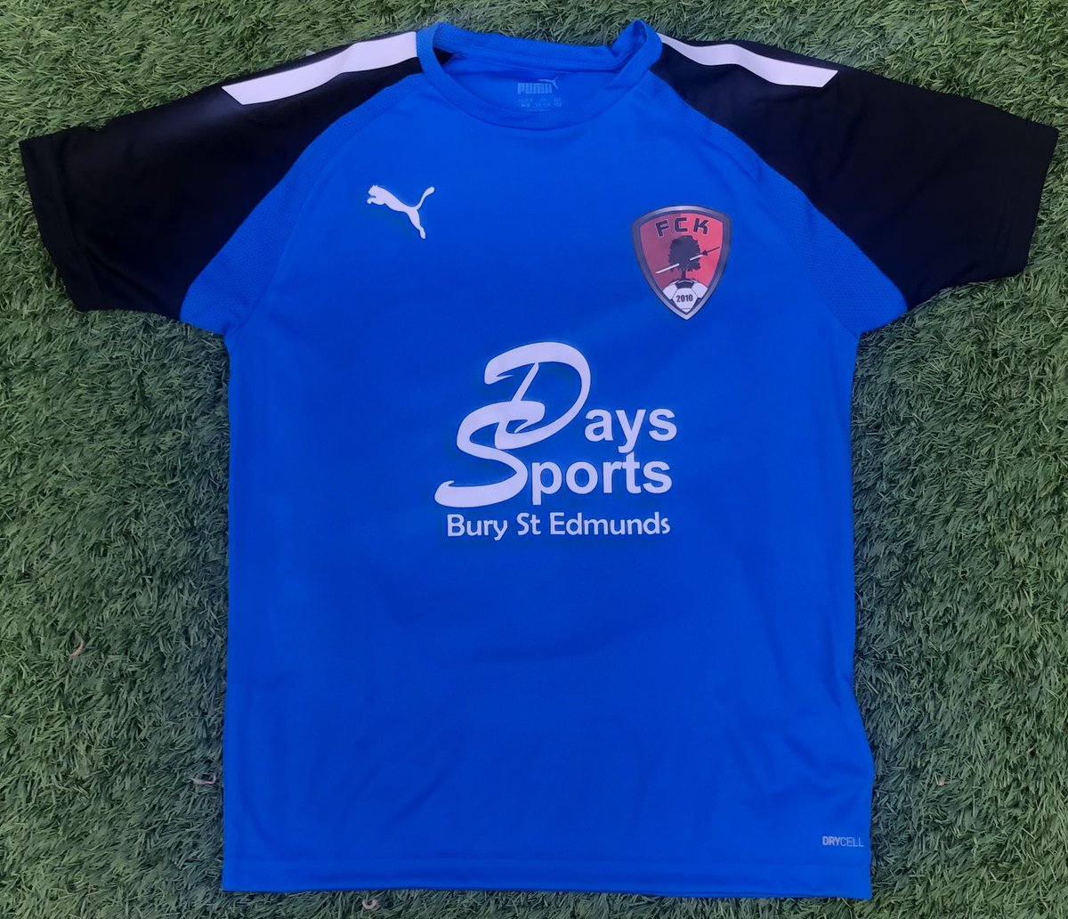 Massive thank you to Keith at <a href="/DaysSports1/">days-sports@btconnec</a> for sponsoring our U10’s match shirts👍<a href="/CambsFA/">Cambridgeshire FA</a> <a href="/CambsMiniSoccer/">CambMiniSoccerLeague</a> <a href="/Cashini/">Nathan Cash</a> <a href="/Matthew20787373/">Matthew Humphrey</a> @PUMATeamwear 🔵⚫️⚽️