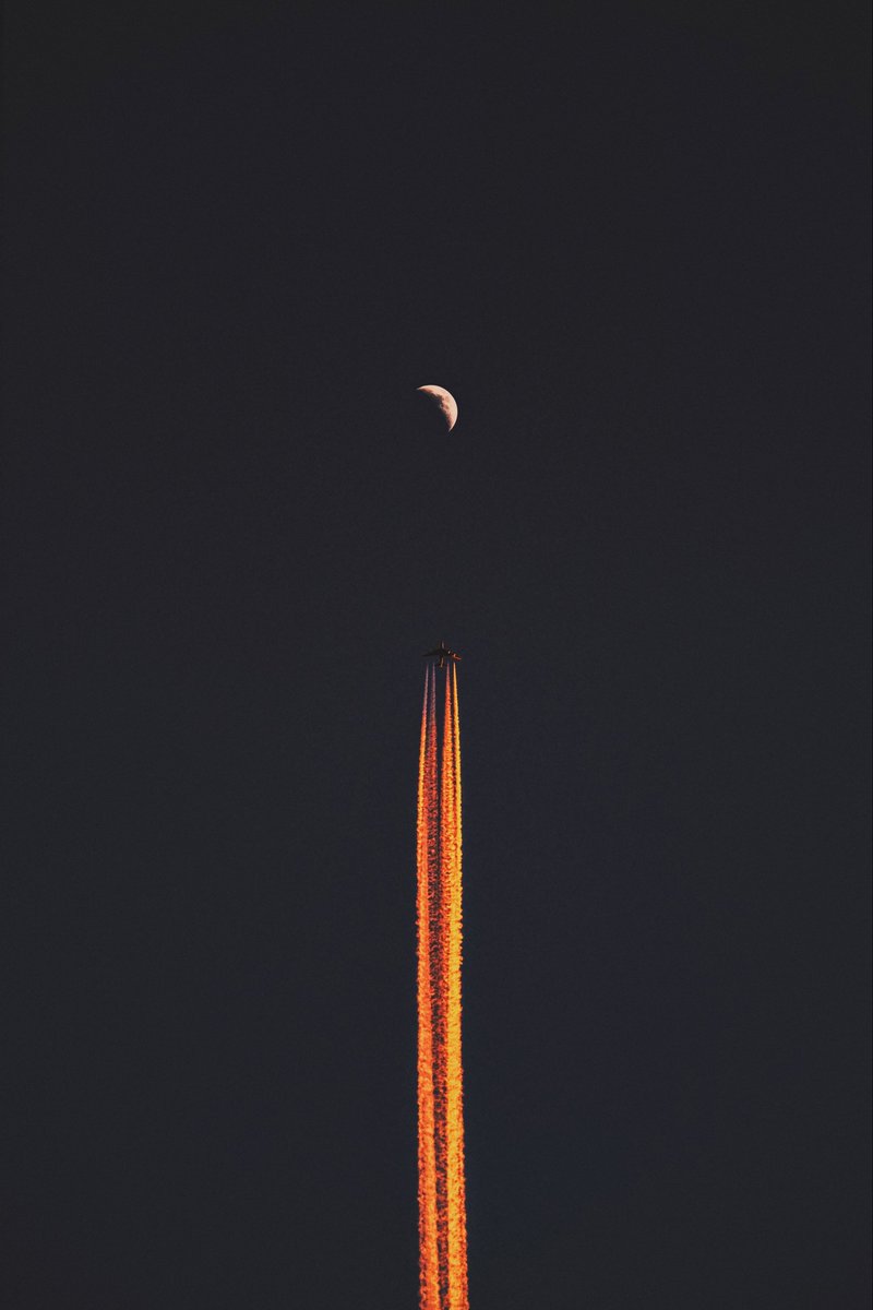 bryanminear's tweet photo. 🌕🌑 https://t.co/X91B4DsVVg