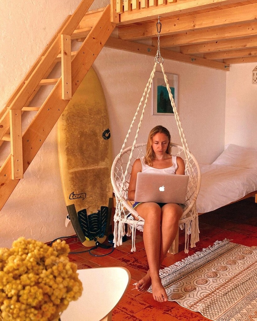 KiteSurfCamp's tweet photo. Coliving meets Surf Camp! 🤗

In the winter, our busy surf camp turns into a calm and chill coliving house where our guests spend their time working online and surfing. 😌

Going surfing in the morning 🏄‍♀️ and returning for a productive coding session or … https://t.co/FSvSCVcO71 https://t.co/1ByCyd85j9