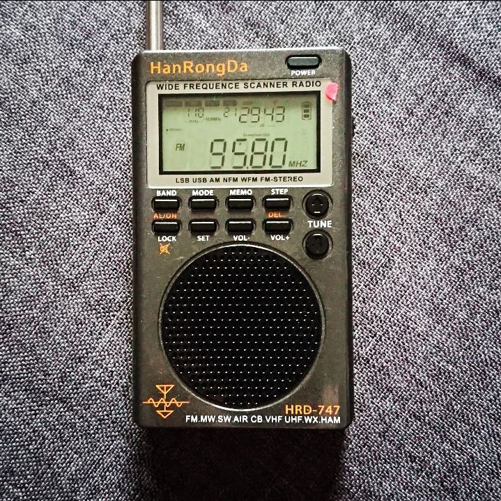 binkurzweg's tweet photo. Heute das @medienmagazin von @radioeins im #Miniradio mit #Maxifunktion. #liveistdasbeste #vollroyal https://t.co/Bfz3Ruoe9b