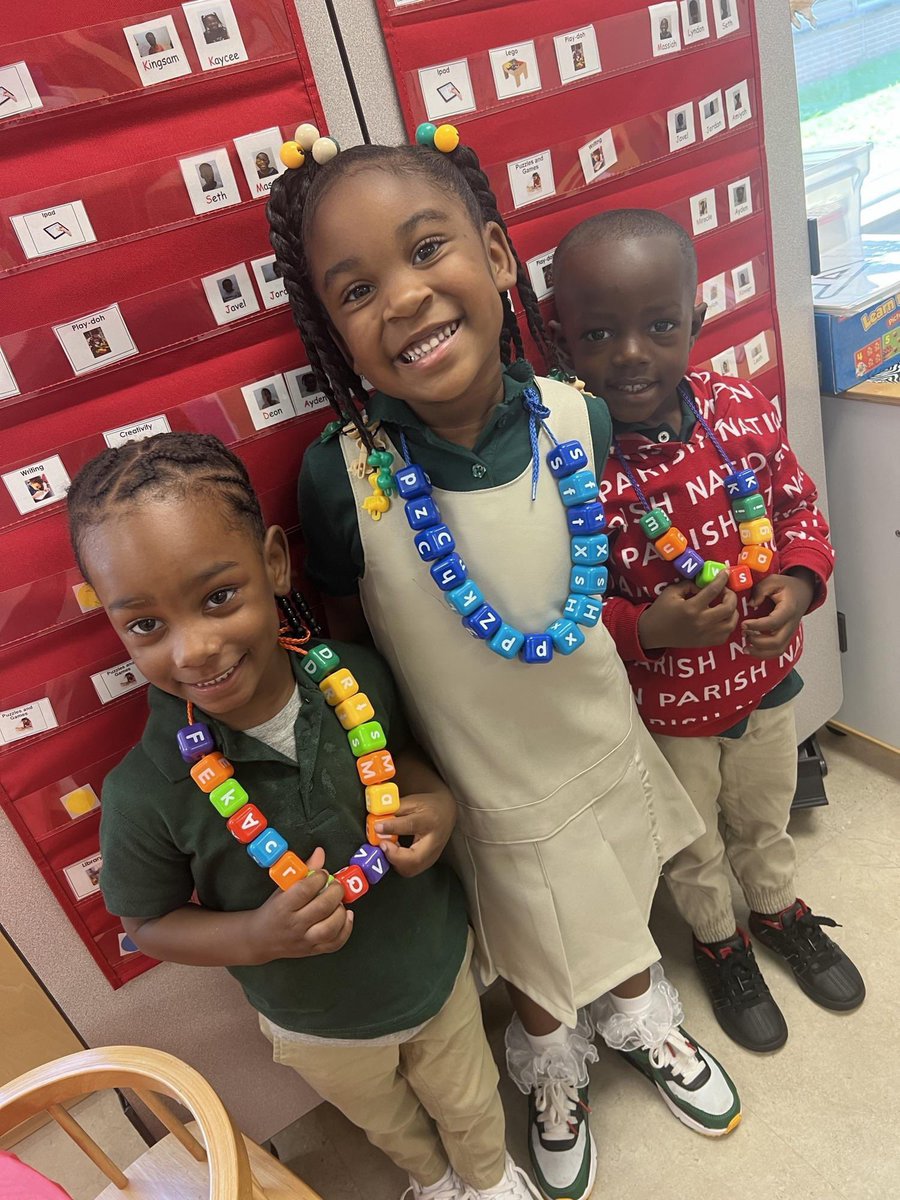 FonwoodECC's tweet photo. Literacy Block is ALWAYS fun and educational with your CREW in TOW! 
☺️📖✏️📚📝
#LiteracyEveryday
@ESO3_HISD @Erwin_Garcia_ @tarrynce @ShanedraBurkha1 @diva_literacy @TeamHISD @HISDLiteracy https://t.co/MRhCNdFxZl