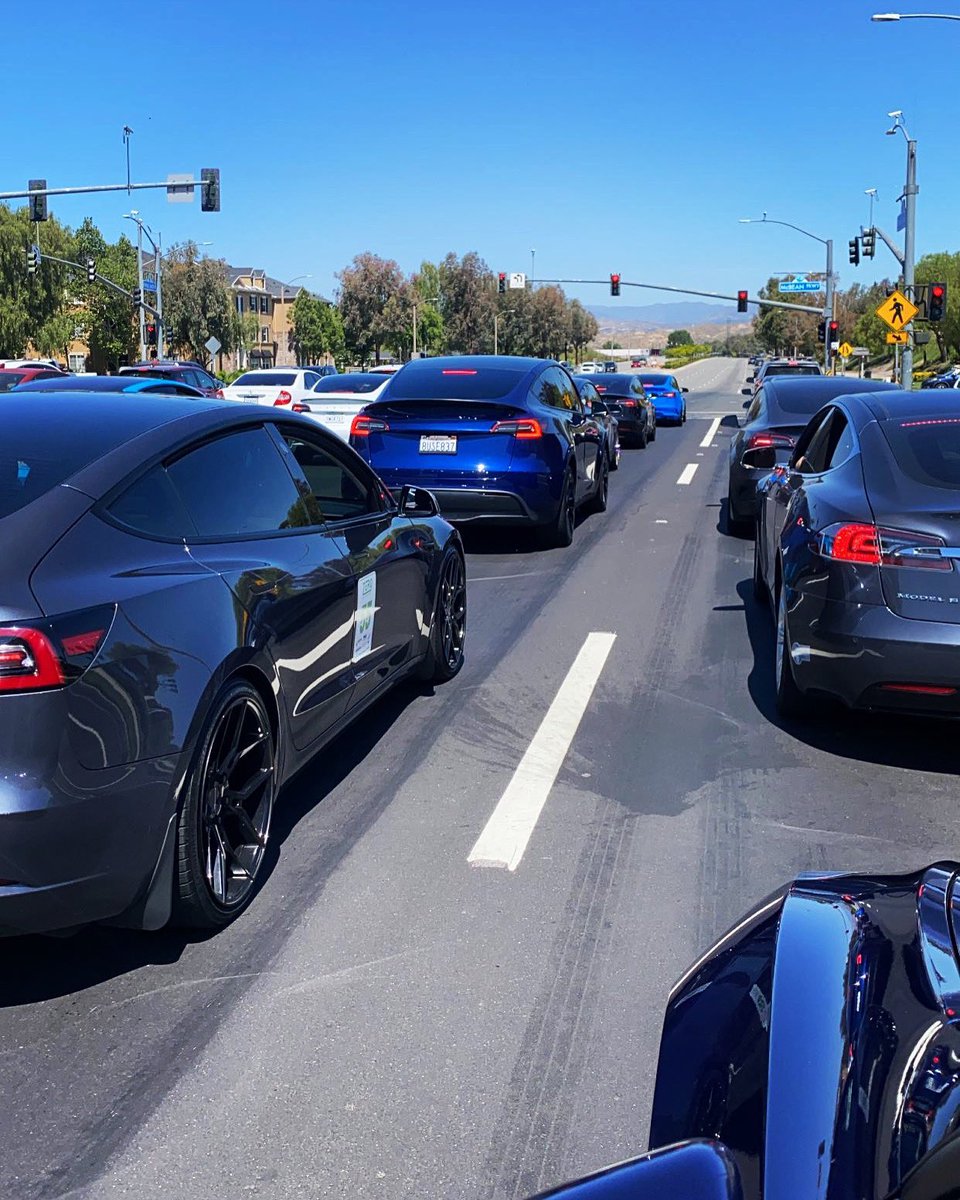 ChargePozitive's tweet photo. Flashback to the inaugural #ZeroRun to #Ojai
Looking forward to the #DAMZeroRun
coming up next weekend to #LasVegas !๐
โก๏ธโ
@fthepump
#FthePump
@TeslaClubSoCal
#TeslaClubSoCal
#ZeroEmissionRuns
#Tesla #TeslaMotors
#AlIElectric #ElectricVehicles https://t.co/LrwlP6mM0w
