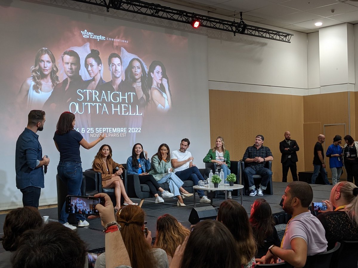 httpsvigix's tweet photo. Tom Ellis, Lesley-Ann Brandt, Aimee Garcia, Tricia Helfer, Inbar Lavi e Tom Welling na convenção de fãs Straight Outta Hell em Paris hoje 😍❤️

Fiquem de olho nos stories do meu insta, que eu vou postar tudo lá ❤️

#LuciferNetflix #straightouttahell 
📸 @RosterCon https://t.co/cG3x8w8Py0