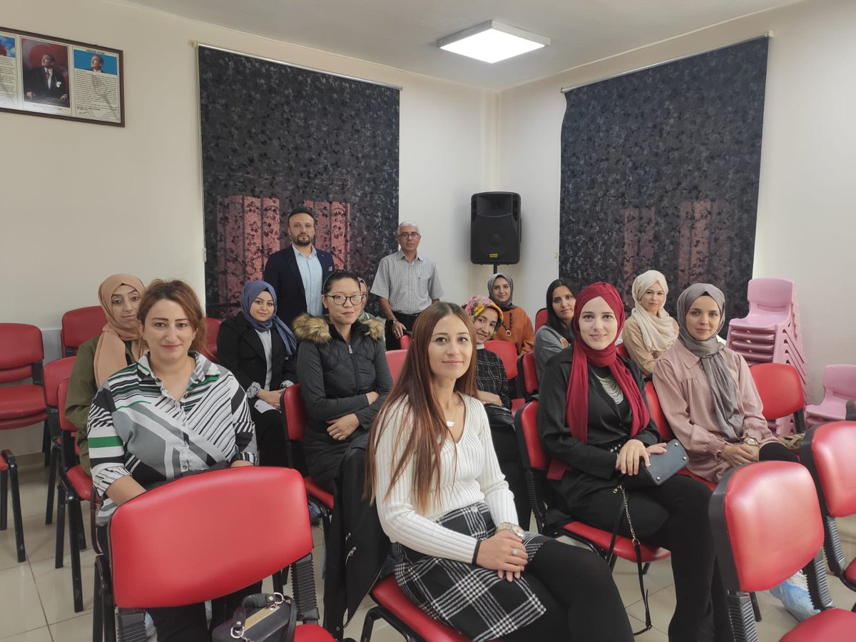 Kayseri Kocasinan Halk Eğitimi Merkezimizde; Aile Okulu Projesi kapsamında velilerimizle bir araya gelerek Aile içi iletişimin önemi konusunda bilgi paylaşımında bulunuldu. Değerli katılımları için velilerimize teşekkür ederiz.

<a href="/sdulger43/">Sabahattin DÜLGER</a>
<a href="/tcmeb/">Millî Eğitim Bakanlığı</a>