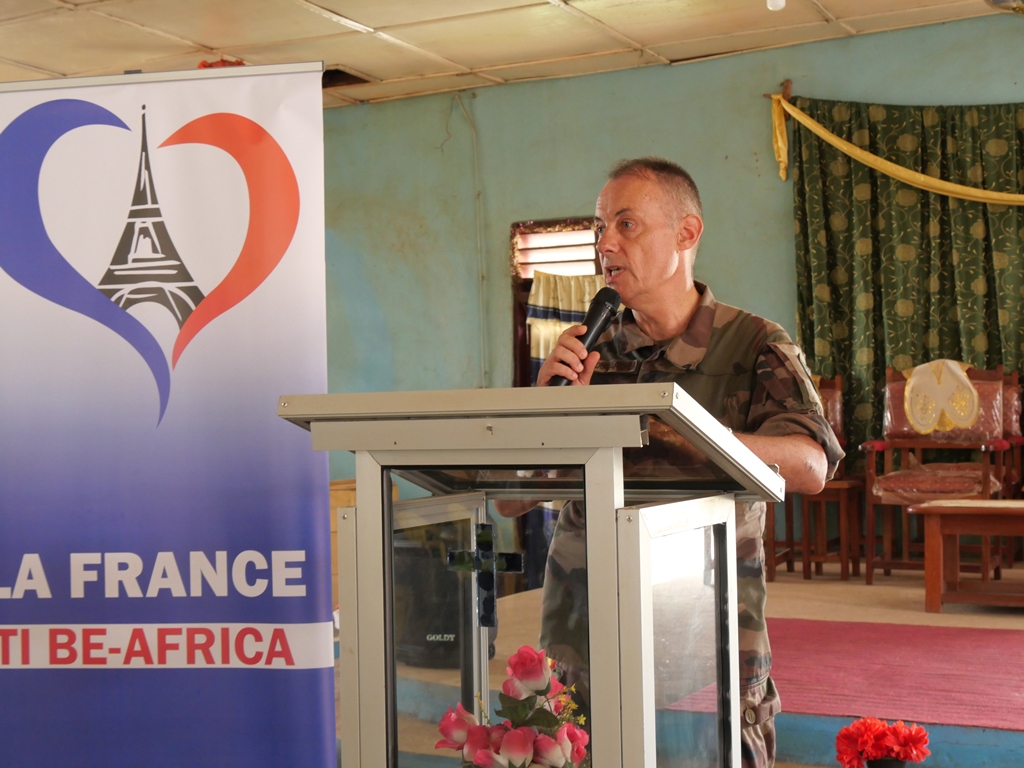 MISLOG_BANGUI's tweet photo. 1 mois après la pose symbolique de la première pierre d’un local de couture pour l’association AMEP dans le 6e arrd de Bangui, la #MISLOG, représentée par le LCL DUMARCHE, était de nouveau présente pour son inauguration.
#entraideetpartage
@EfgOfficiel @EtatMajorFR https://t.co/lRCUYVsAHp
