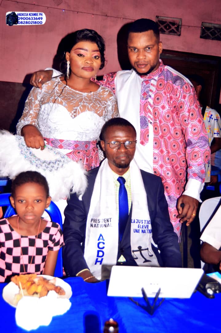 KabaseleMbombo's tweet photo. Heureux d avoir honorer son membre lors de son mariage coutumier et civil, toujours proche de ses semblables https://t.co/bI5doONudy
