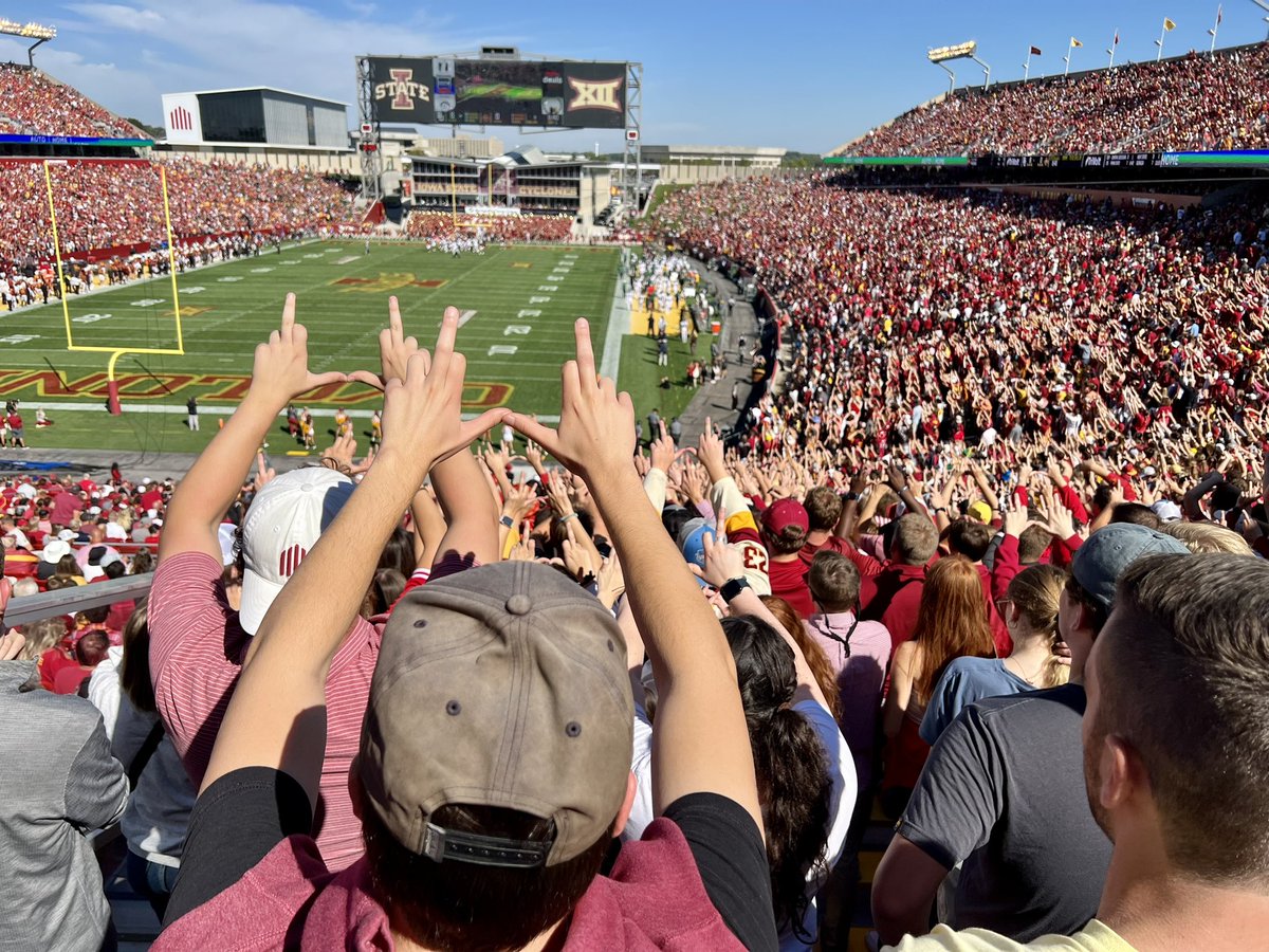 KeithMurphy's tweet photo. Overall, I sense Cyclone fans seems frustrated by the officiating on first Baylor TD drive. #NSFW https://t.co/dQry8OuHY1