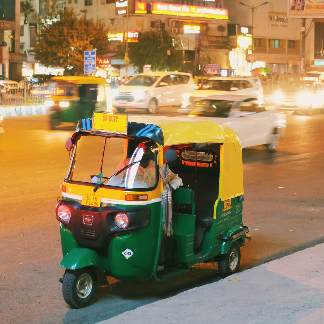 pukkatoronto's tweet photo. Busy weekend? Let us deliver!
Order online in a snap. 🫰🏽 https://t.co/EJeb3sLfG2

#stclairwest #hillcrestvillage #midtowntoronto #torontofoodie #indianfoodtoronto #tastethesix #yyzeats #tofood #torontolife #deliverytoronto #deliveryTO #torontodelivery https://t.co/9GqvXGUk0S