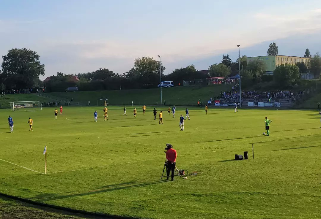 FreitalonTour's tweet photo. Sachsenpokal
Wurzen vs SGD 0:11
Enge Kiste man #sgd1953 #ftlot #sachsenpokal #wurzen #fightergirl #tina #immermituns #fuckcancer Shots by Ilse Pellegrini 🔥 https://t.co/HMCoNbsXIJ