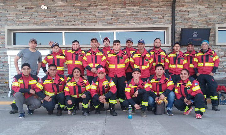 arcionimariano's tweet photo. ➡️Hoy, 20 brigadistas viajaron a Jujuy para ayudar a combatir los incendios forestales.

En #Chubut sabemos lo destructivos que son estos siniestros en los bosques nativos, por eso acudimos rápidamente con el envío de recursos. 

Esperamos que pronto el fuego sea controlado. https://t.co/EVcmvNLBgG