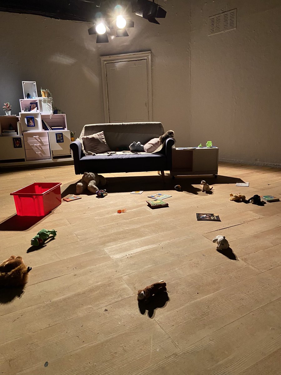 MrsOsmond_'s tweet photo. Enjoyable, comedy drama about options, shared parental responsibilities & non stop discomfort @overheretheatre #MaybeProbably @ORLTheatre Dir. @LydiaBParker Fantastic cast! @MeyerChristy @cocoanglais @lfuller @mtcreasey https://t.co/XgQ2MtMSFY
