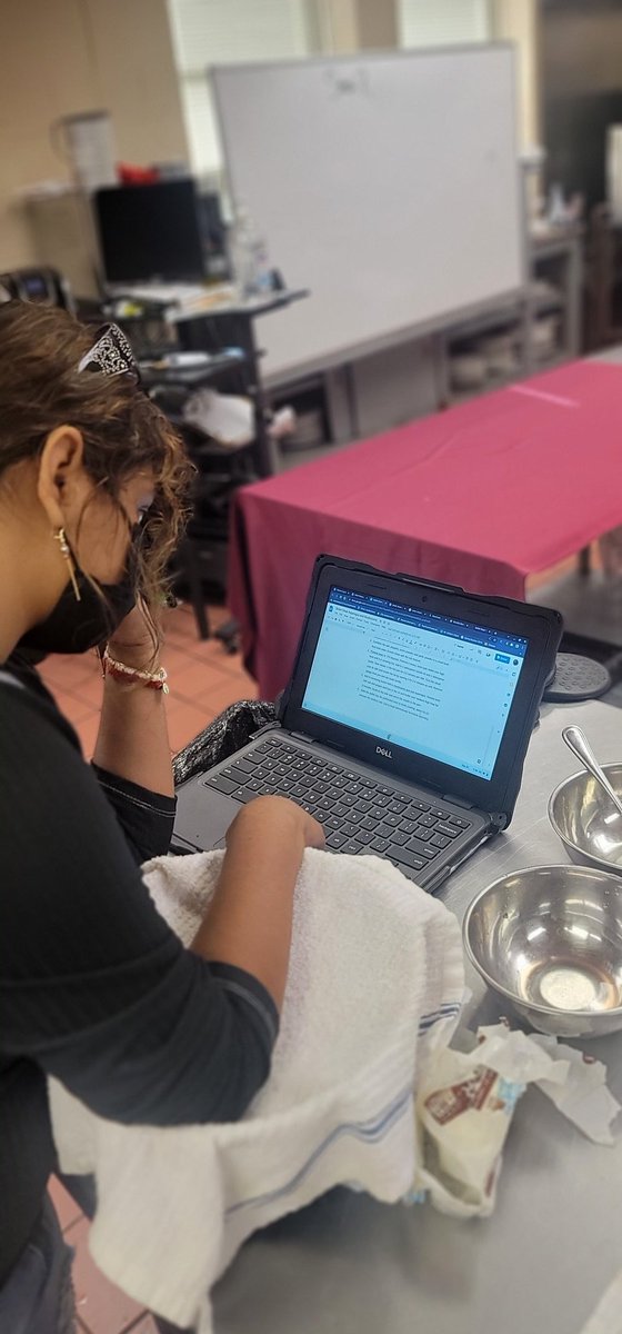 wave_culinary's tweet photo. My culinary student 1 reviewed and prepared to make her recipe. @Wave_AP_Pierce @wave_culinary @pambell32 @Chef_Rommel @Wave_Counseling @Pburg_Schools @Fields722 @TeAllsbrooks @JuliusHamlin https://t.co/rGudNPEkI2