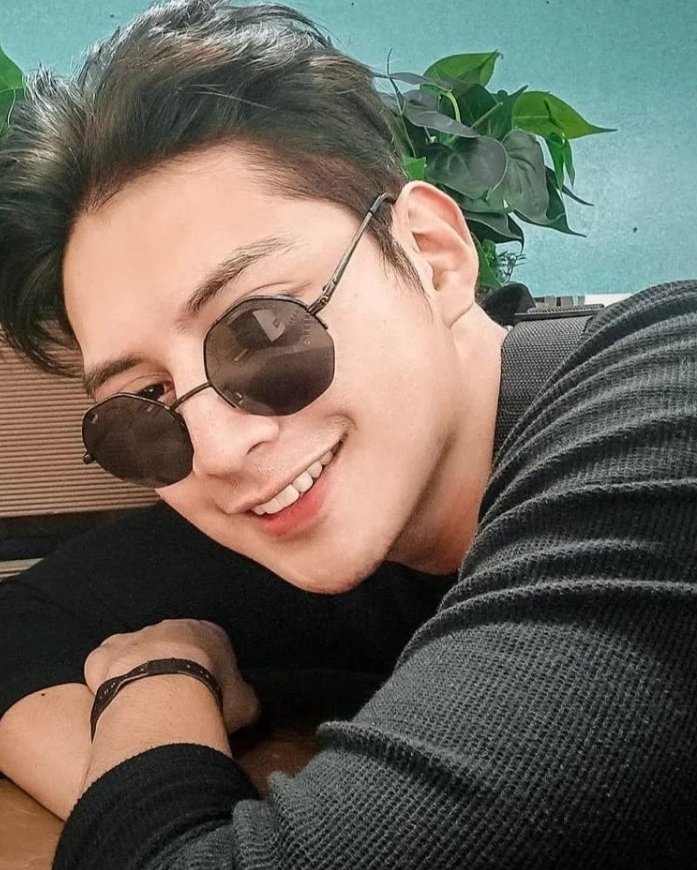 dmpldns's tweet photo. @Everyone 
Gusto ko lang ipakilala sa inyo ang aking love! 
@MrMichaelDiamse 💛
mwhehehehe https://t.co/abRiBo8jeT