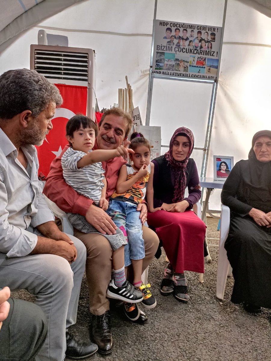 Terörü #DiyarbakırAnneleri yenecek.
Bugün 37. Kez Anneler ile bir arada olmanın gururunu yaşadım.
Bir ailenin daha katılımı ile aile sayası 310’a ulaştı..