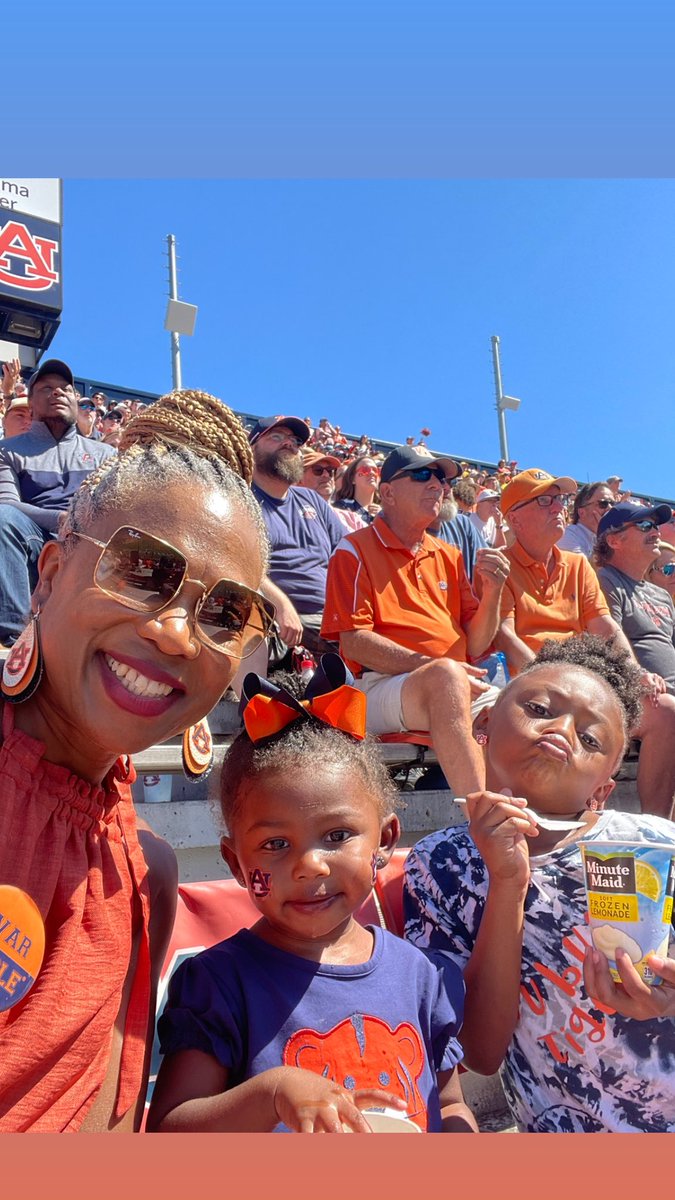 jackieyg's tweet photo. Game day on The Plains with my girls!! WarEagle https://t.co/tMBxVa6eyF